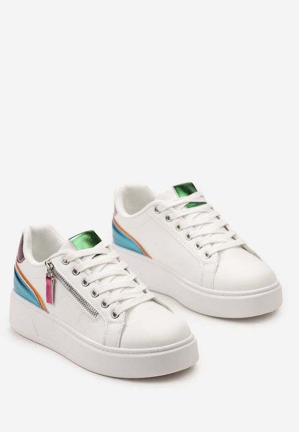 Renee - Biało-Niebieskie Sneakersy z Ozdobnym Suwakiem i Platformą Iolanna. Okazja: na co dzień. Nosek buta: okrągły. Zapięcie: sznurówki. Kolor: biały. Materiał: jeans, materiał. Obcas: na platformie. Wysokość obcasa: niski