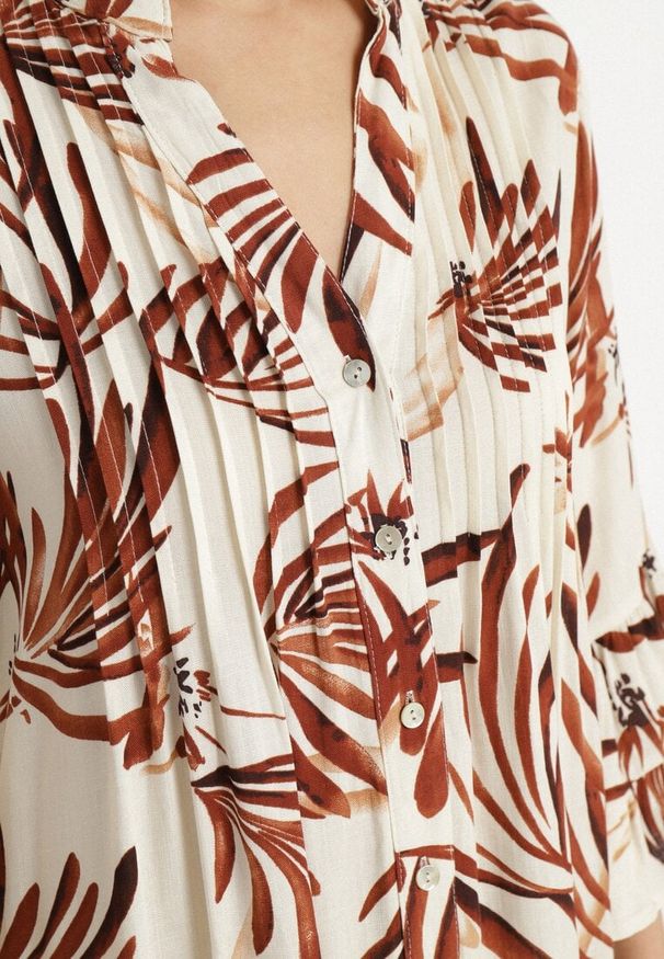 Born2be - Brązowa Sukienka z Wiskozy o Rozkloszowanym Kroju z Falbanami w Roślinny Wzór Ridiara. Okazja: na co dzień, na imprezę. Typ kołnierza: dekolt w serek. Kolor: brązowy. Materiał: wiskoza. Typ sukienki: rozkloszowane. Styl: elegancki, klasyczny, casual