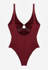 Born2be - Bordowy Jednoczęściowy Strój Kąpielowy z Ozdobnym Wycięciem Klamrą i Marszczeniem Vilinaya. Kolor: czerwony. Materiał: len #2