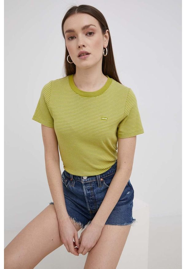 Levi's® - Levi's t-shirt bawełniany kolor zielony. Okazja: na co dzień, na spotkanie biznesowe. Kolor: zielony. Materiał: bawełna. Długość rękawa: krótki rękaw. Długość: krótkie. Styl: biznesowy, casual