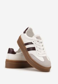 Renee - Biało-Bordowe Sneakersy na Kauczukowej Podeszwie Ozdobione Paskami Nilimea. Okazja: na co dzień. Zapięcie: pasek. Kolor: biały. Materiał: kauczuk. Wzór: aplikacja #5