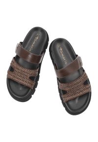 Klapki damskie Tamaris, cholewka ze skóry ekologicznej i materiału tekstylnego plecionego z szerokimi paskami zapinane na rzep, brązowe, 1-27422-46 3. Kolor: brązowy. Materiał: materiał, skóra ekologiczna #5