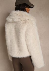 Renee - Beżowa Kurtka Futerko Ozdobione Kołnierzem Wedarea. Okazja: na imprezę. Kolor: beżowy. Materiał: futro. Wzór: aplikacja. Styl: elegancki #2