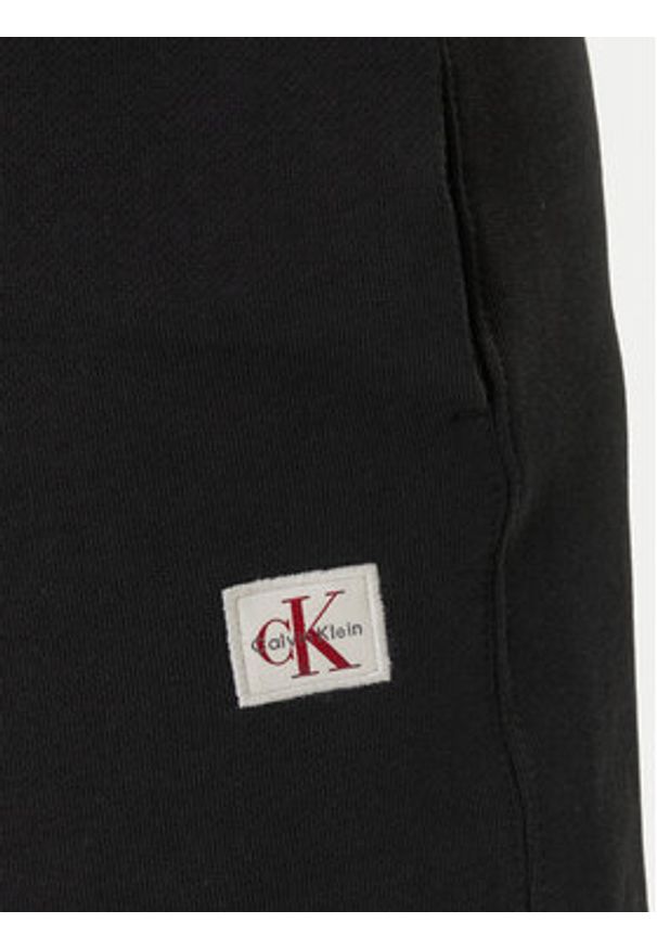 Calvin Klein Jeans Szorty sportowe Badge LV04RF282G Czarny Regular Fit. Kolor: czarny. Materiał: bawełna. Styl: sportowy