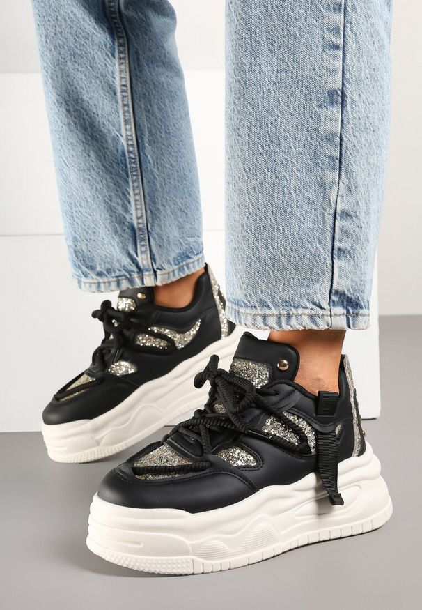 Renee - Czarne Sneakersy w Streetwearowym Stylu na Tłoczonej Platformie z Brokatem Mailienne. Okazja: na co dzień. Kolor: czarny. Szerokość cholewki: normalna. Wzór: aplikacja. Obcas: na platformie