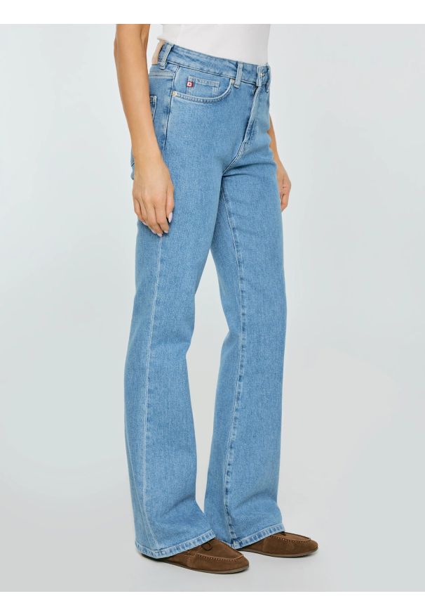 Big-Star - Jeansy damskie bootcut niebieskie Chiara 144. Stan: podwyższony. Kolor: niebieski. Styl: klasyczny, retro, wakacyjny