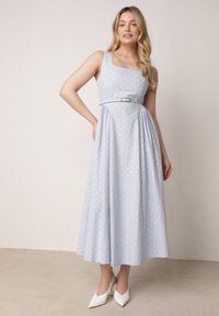 Born2be - Niebieska Bawełniano-Wiskozowa Sukienka Retro w Groszki o Rozkloszowanym Kroju Eviphaia. Okazja: na co dzień. Kolor: niebieski. Materiał: wiskoza, bawełna. Wzór: grochy. Typ sukienki: rozkloszowane. Styl: retro #2