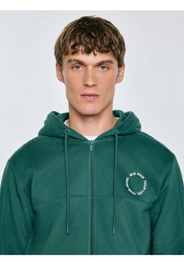 Big-Star - Bluza męska rozpinana z kapturem zielona Ajron 304. Okazja: na spacer, na co dzień. Typ kołnierza: kaptur. Kolor: zielony. Materiał: dzianina, jeans, dresówka. Wzór: haft. Styl: casual