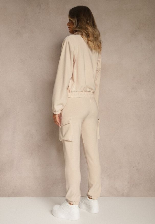 Renee - Beżowy Komplet Dresowy Cargo Bluza ze Stójką i Spodnie Jogger Litene. Kolor: beżowy. Materiał: dresówka. Sport: turystyka piesza