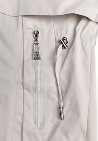 Renee - Beżowa Przejściowa Kurtka Parka z Rękawami z Możliwością Podpięcia Tinarae. Okazja: na spacer. Kolor: beżowy #7