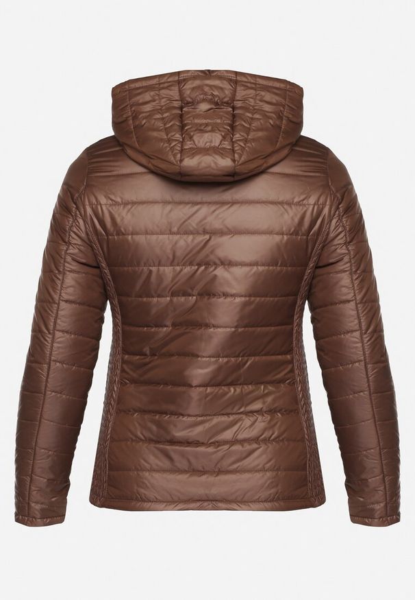Born2be - Brązowa Pikowana Kurtka z Opinanym Kapturem i Wstawkami z Gumek Terilinde. Okazja: na spacer. Kolekcja: plus size. Kolor: brązowy. Materiał: jeans