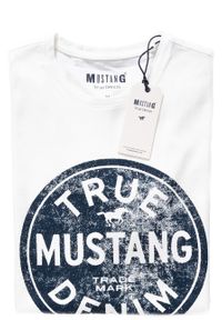 Mustang - MUSTANG T SHIRT Printed Tee CLOUD DANCER 1007070 2020. Kolor: biały. Wzór: nadruk #7