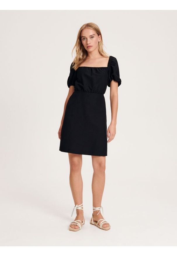 Reserved - Sukienka z bufiastymi rękawami - czarny. Kolor: czarny. Materiał: bawełna, len, wiskoza, tkanina. Styl: klasyczny