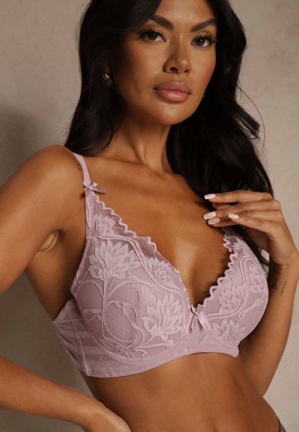 Renee - Fioletowy Biustonosz Ozdobiony Koronką i Kokardkami Sellene. Kolor: fioletowy. Materiał: koronka. Wzór: aplikacja, koronka