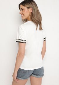Born2be - Biały T-shirt z Bawełny Ozdobiony Sercem Firiane. Okazja: na co dzień. Kolor: biały. Materiał: bawełna. Wzór: aplikacja. Styl: klasyczny, casual #5