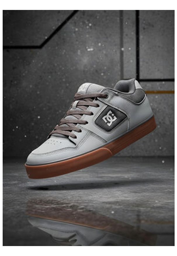 DC Shoes Sneakersy EO-PURE 300660-CG5 Szary. Kolor: szary. Materiał: skóra