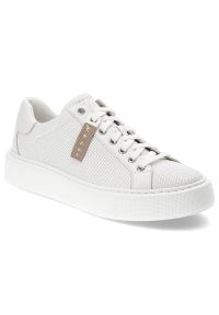 Białe Sneakersy Nessi Modne Półbuty Damskie. Kolor: biały. Materiał: materiał, skóra