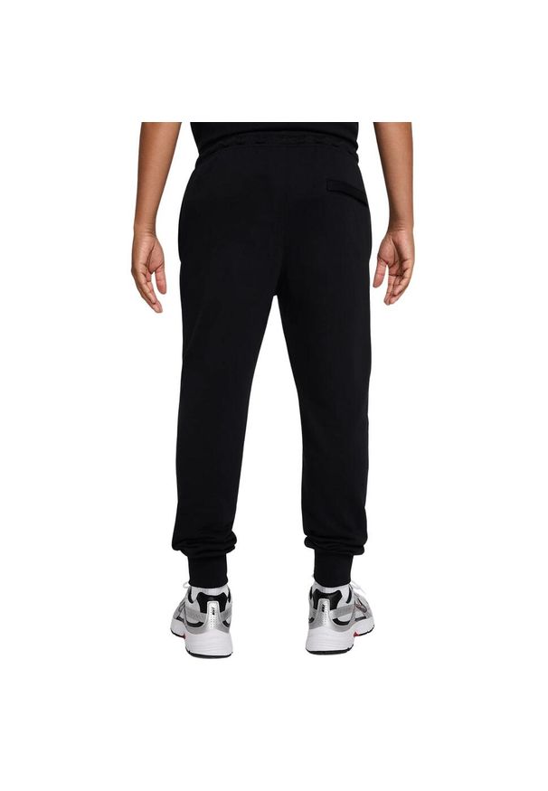 Spodnie treningowe męskie Nike Club Pant. Kolor: czarny. Materiał: dresówka. Sport: fitness