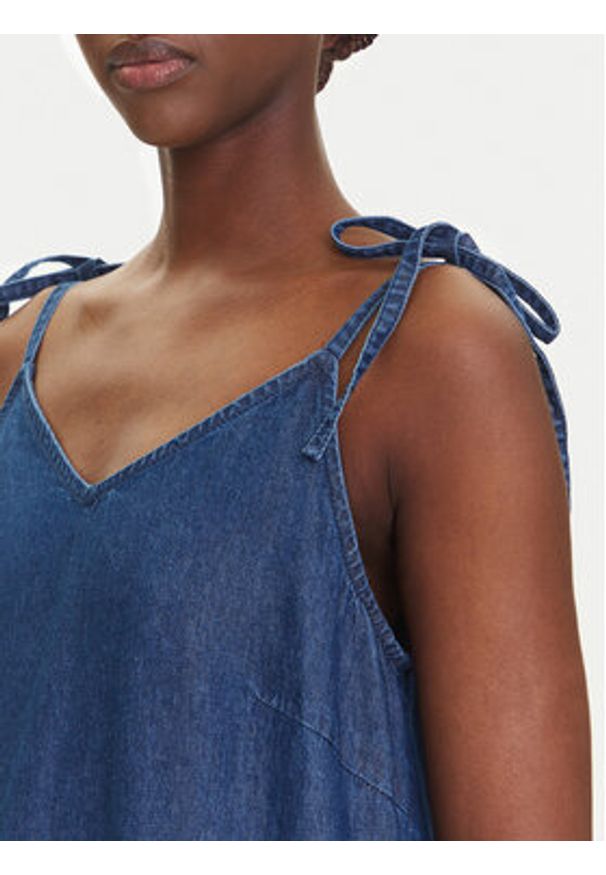 Pieces Sukienka jeansowa Tenim 17157940 Granatowy Loose Fit. Kolor: niebieski. Materiał: bawełna