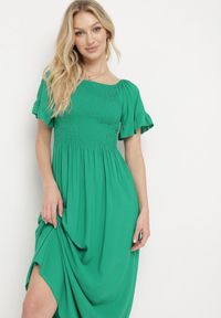 Born2be - Zielona Bawełniana Sukienka Hiszpanka z Marszczoną Górą o Rozkloszowanym Fasonie Lulvia. Typ kołnierza: dekolt hiszpanka. Kolor: zielony. Materiał: bawełna. Typ sukienki: rozkloszowane #2