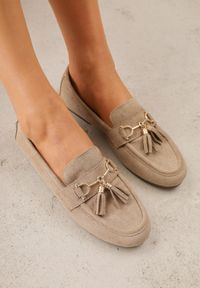 Born2be - Beżowe Mokasyny VICES z Modnymi Chwostami z Imitacji Zamszu z Wkładką z Naturalnej Skóry Calirea. Okazja: na co dzień, do pracy. Kolor: beżowy. Materiał: skóra, zamsz. Wzór: aplikacja. Styl: casual, klasyczny, elegancki #4