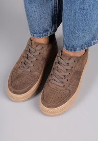 Born2be - Brązowe Sneakersy Vices na Grubej Tłoczonej Podeszwie Alerrive. Okazja: do pracy, na co dzień. Kolor: brązowy #6