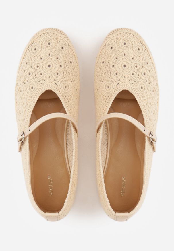 Born2be - Ciemnobeżowe Balerinki VICES z Ażurową Cholewką i Plecionką Malella. Nosek buta: okrągły. Zapięcie: sprzączka. Kolor: beżowy. Szerokość cholewki: normalna. Wzór: ażurowy. Materiał: skóra, materiał. Sezon: lato. Obcas: na obcasie. Styl: klasyczny. Wysokość obcasa: niski