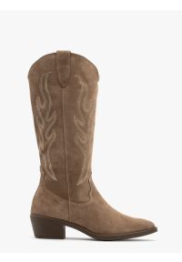 Ryłko - Welurowe kozaki typu kowbojki z dekoracyjnym haftem. Zapięcie: zamek. Kolor: beżowy. Materiał: skóra. Wzór: haft. Styl: street #1