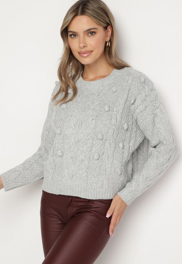 Born2be - Szary Sweter z Wiskozą i Wełną Aplikacją 3D i Tłoczeniem Vaishira. Okazja: na co dzień. Kolor: szary. Materiał: wiskoza, wełna. Wzór: aplikacja. Styl: casual, klasyczny