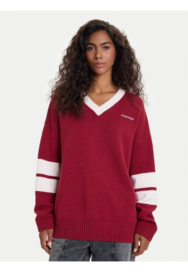 Guess Jeans Sweter 178814 Czerwony Classic Fit. Kolor: czerwony. Materiał: bawełna