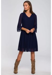 Stylove - Sukienka wieczorowa szyfonowa z falbanami dekolt V granatowa. Okazja: na randkę. Kolor: niebieski. Materiał: szyfon. Typ sukienki: oversize. Styl: wizytowy #1