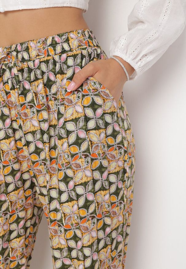 Born2be - Jasnozielone Szerokie Spodnie z Gumką w Pasie i Kieszeniami z Wiskozy Keiord. Stan: podwyższony. Kolor: zielony. Materiał: wiskoza