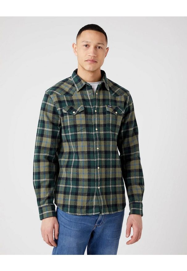 Wrangler - WRANGLER WESTERN SHIRT MĘSKA KOSZULA W KRATĘ DŁUGI RĘKAW LOGO DEEP LICHEN W5B4CMX1X. Długość rękawa: długi rękaw. Długość: długie