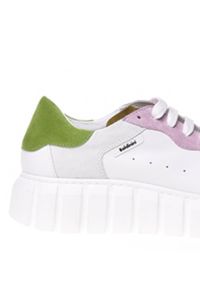 Baldinini - BALDININI - Skórzane sneakersy z kolorowymi wstawkami. Kolor: biały. Materiał: skóra. Wzór: kolorowy #2