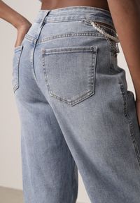 Born2be - Niebieskie Bawełniane Szerokie Jeansy z Wysokim Stanem Wycięciami i Perełkami Felatia. Okazja: na imprezę, na co dzień. Stan: podwyższony. Kolor: niebieski. Styl: casual, klasyczny #8