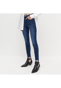 Reserved - Jeansy slim z wysokim stanem - Granatowy. Stan: podwyższony. Kolor: niebieski. Materiał: jeans #1
