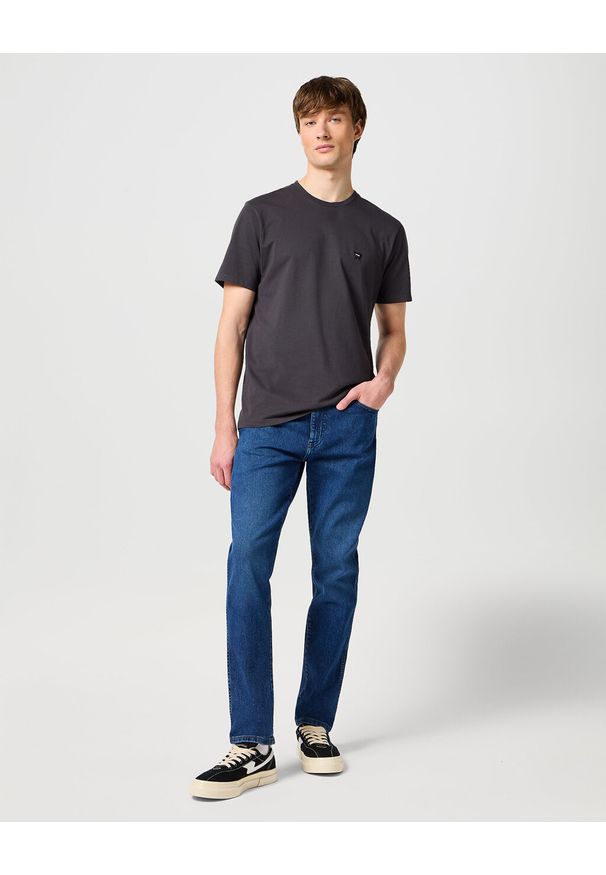 Wrangler - WRANGLER LARSTON MĘSKIE SPODNIE JEANSOWE JEANSY DŻINSY THE ROCK W18S8450X 112335242. Styl: rockowy