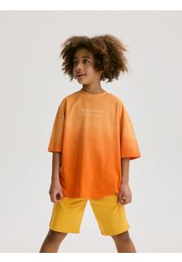 Reserved - Bawełniany t-shirt oversize - jasnopomarańczowy. Kolor: pomarańczowy. Materiał: bawełna