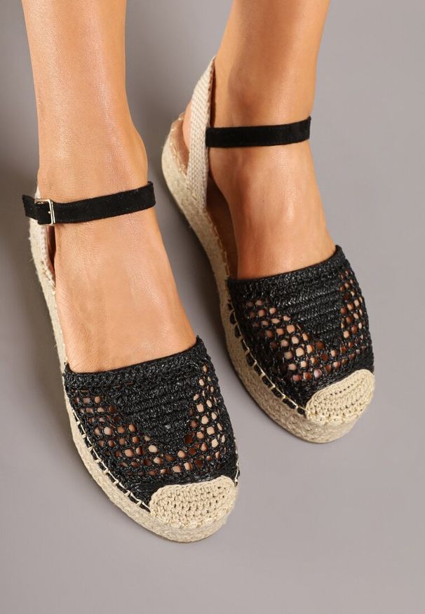 Born2be - Czarne Sandały Espadryle na Grubej Podeszwie z Plecionką z Rafii Ilisona. Okazja: na co dzień, na plażę, na spacer. Zapięcie: sprzączka. Kolor: czarny. Sezon: lato. Obcas: na platformie. Styl: elegancki, casual