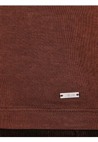 Big-Star - Koszulka damska o luźnym kroju brązowa Valeria 804. Typ kołnierza: dekolt w serek. Kolor: brązowy. Materiał: dzianina, wiskoza, skóra, jeans. Długość rękawa: krótki rękaw. Długość: krótkie. Styl: klasyczny #6