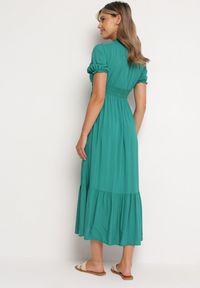 Born2be - Ciemnozielona Bawełniana Sukienka z Kopertowym Dekoltem w Stylu Boho Rissasie. Okazja: na co dzień. Kolor: zielony. Materiał: bawełna. Typ sukienki: kopertowe. Styl: boho #2