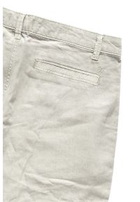 Wrangler - DAMSKIE SPODENKI WRANGLER CHINO SHORT FADED KHAKI W29DPG028. Kolor: brązowy. Materiał: len, materiał. Sezon: lato