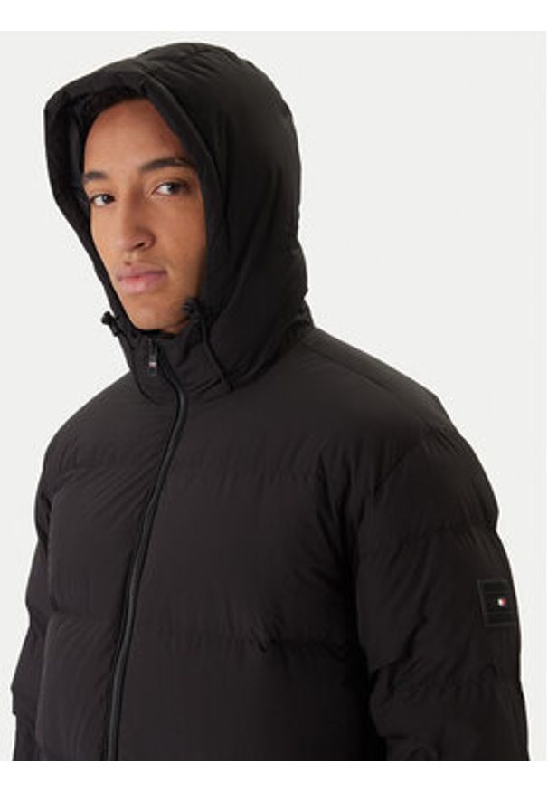 TOMMY HILFIGER - Tommy Hilfiger Kurtka puchowa MW0MW40628 Czarny Regular Fit. Kolor: czarny. Materiał: syntetyk