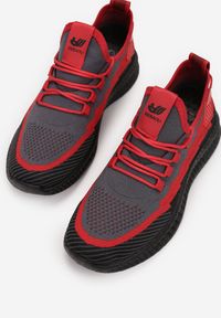 Born2be - Czarno-Czerwone Buty Sportowe Phridia. Nosek buta: okrągły. Zapięcie: bez zapięcia. Kolor: czarny. Materiał: materiał, bawełna, dresówka. Szerokość cholewki: normalna. Wzór: napisy, aplikacja #3