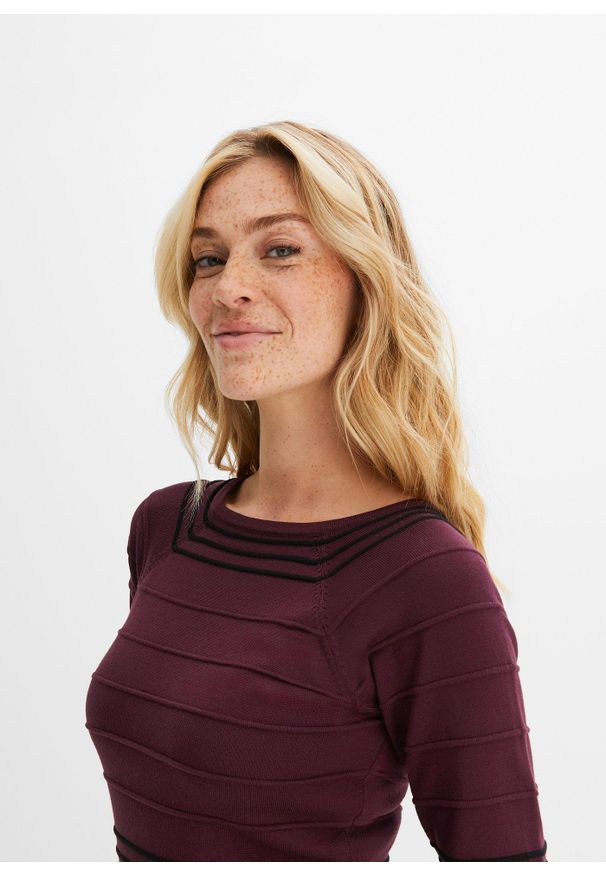 bonprix - Sukienka dzianinowa z miękkiej mieszanki wiskozy. Typ kołnierza: typu carmen. Kolor: brązowy. Materiał: dzianina, wiskoza. Wzór: paski