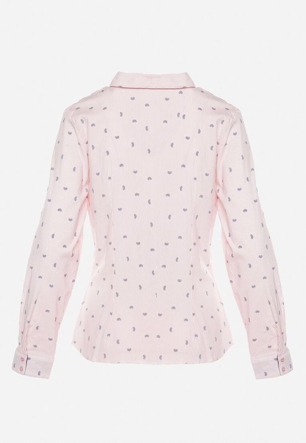 Born2be - Różowa Koszula o Taliowanym Fasonie z Delikatnym Wzorem Starley. Okazja: na spotkanie biznesowe, do pracy, na co dzień. Kolor: różowy. Materiał: jeans. Długość rękawa: długi rękaw. Długość: długie. Styl: biznesowy, casual, elegancki