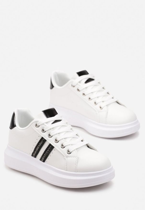 Born2be - Biało-Czarne Sneakersy na Grubej Podeszwie z Błyszczącymi Detalami z Cyrkoniami Elysiena. Kolor: biały. Materiał: materiał. Wzór: aplikacja