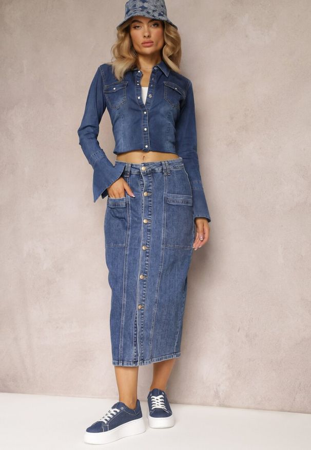 Renee - Niebieska Jeansowa Spódnica Midi Zapinana na Guziki Mimmera. Kolor: niebieski. Materiał: jeans