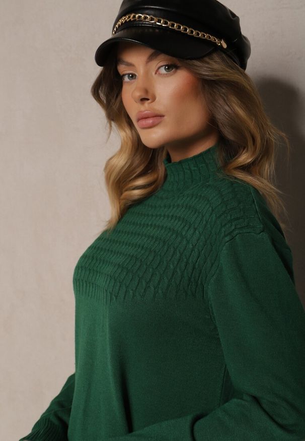 Renee - Zielony Sweter Półgolf z Bawełną i Kieszenią z Przodu Emittes. Okazja: na randkę, na co dzień. Kolor: zielony. Materiał: bawełna. Długość rękawa: długi rękaw. Długość: długie. Styl: klasyczny, casual, elegancki