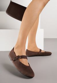 Renee - Brązowe Balerinki Mary Jane z Klamrą Zaurg. Okazja: na co dzień. Zapięcie: klamry. Kolor: brązowy. Materiał: jeans. Styl: klasyczny, casual, elegancki #1